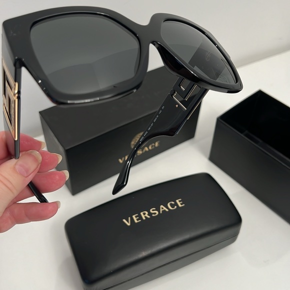 Versace Sunglasses NWT with Box, caring case, cloth - Picture 5 of 11
